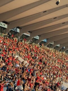 🔴⚫️ L’énergie du RCT, la chaleur du Sud et la passion de tout un stade ! Une soirée typiquement toulonnaise ⚡️
#rct #toulon #rugby #france #villedetoulon #pau #maisonbaron