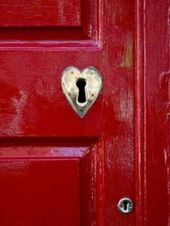 Pour la Saint-Valentin, Maison Baron célèbre les lieux où naissent les plus belles histoires. ❤️
Et pour vous, l’immobilier c’est plutôt